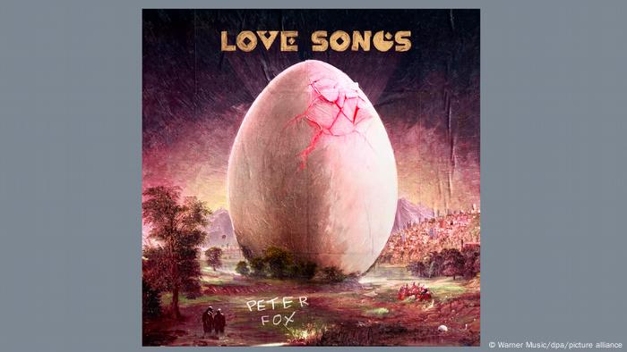 Albumcover - Love Songs von Peter Fox, ein riesiges Ei liegt in einer klassisch gemalten Landschaft, das Ei hat Risse.