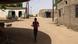 Une jeune dans une rue de Matam, au Sénégal Une jeune dans une rue de Matam, au Sénégal