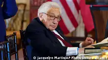 01.12.2022
Former U.S. Secretary of State Henry Kissinger attends a luncheon with French President Emmanuel Macron, Vice President Kamala Harris and Secretary of State Antony Blinken, Thursday, Dec. 1, 2022, at the State Department in Washington. (AP Photo/Jacquelyn Martin)