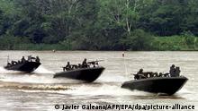Colombian Naval boats perform exercises on the Putumayo River in Puerto Leguisamo, which lies on the border of Colombia and Peru about 280 miles (448kms) outside of Bogota, 04 August, 1999. The Colombian Navy opened a new anti-narcotics base in Puerto Leguisamo to try to stop drug trafficking in the region. dpa +++ dpa-Bildfunk +++