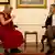 Das am Abend über Flickr verbreitete offizielle Foto zeigt US-Präsident Barack Obama (r) am Samstag (16.07.2011) beim Zusammentreffen mit dem Dalai Lama, den Obama trotz chinesischer Kritik im Weißen Haus - wenn auch nicht im Oval Office - empfingt. Peking hatte Obama zuvor aufgefordert, die Begegnung mit dem religiösen Oberhaupt der Tibeter abzusagen. Foto: Official White House Photo by Pete Souza dpa (Verwendung nur für journalistische Zwecke) +++(c) dpa - Bildfunk+++