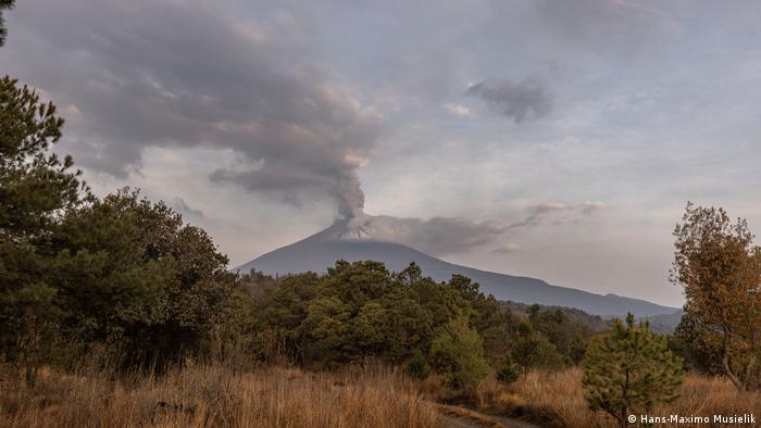 Volcán Popocatépetl en México. Volcán Popocatépetl en México.