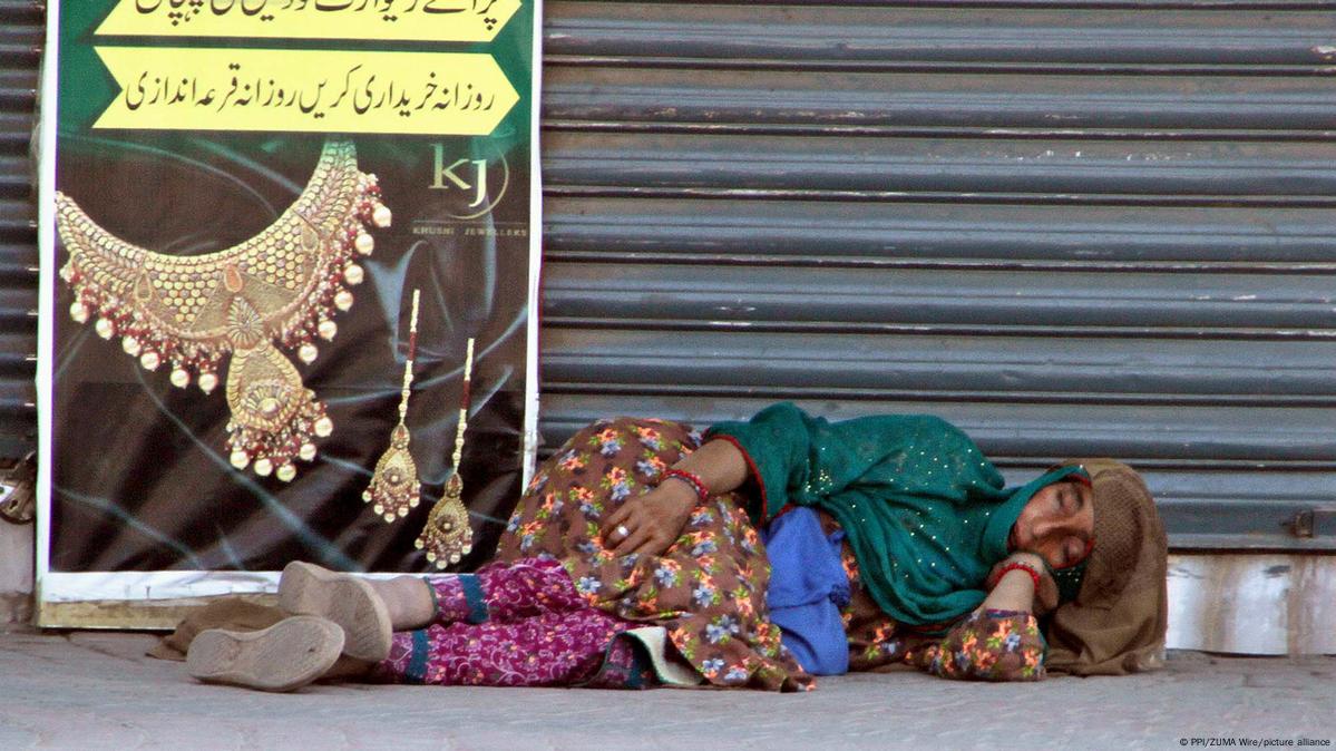 On Karachi's footpaths, misery and commerce live together