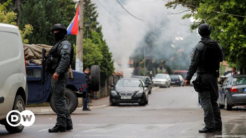 Kosovo mengurangi kehadiran polisi di wilayah utara yang didominasi Serbia – DW – 12 Juli 2023
