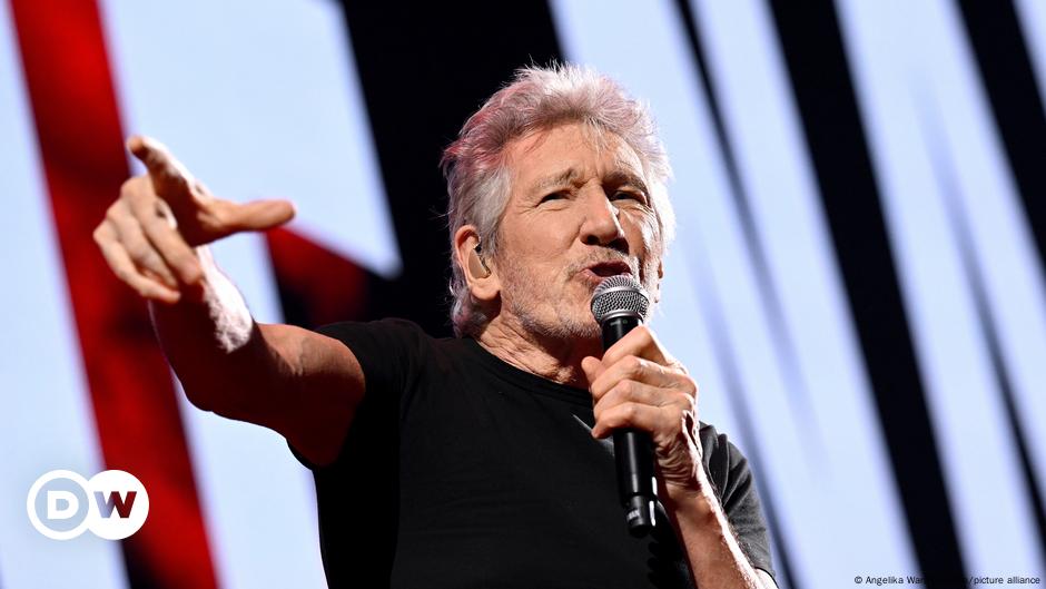 German police probe Roger Waters over Nazi-style uniform – DW – 05/27/2023