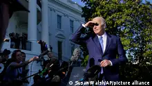26.5.2023, Washington DC
President Joe Biden talks with reporters on the South Lawn of the White House in Washington, Friday, May 26, 2023, as he heads to Camp David for the weekend. (AP Photo/Susan Walsh)