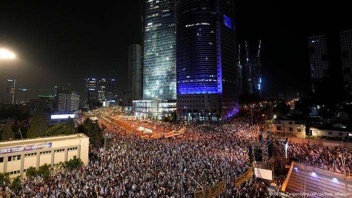 Unas 150.000 personas, según los organizadores, se sumaron a la manifestación en Tel Aviv.