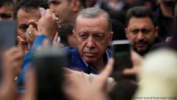 أردوغان بعد الإدلاء بصوته في جولة الإعادة للانتخابات الرئاسية التركية (28.05.2023)