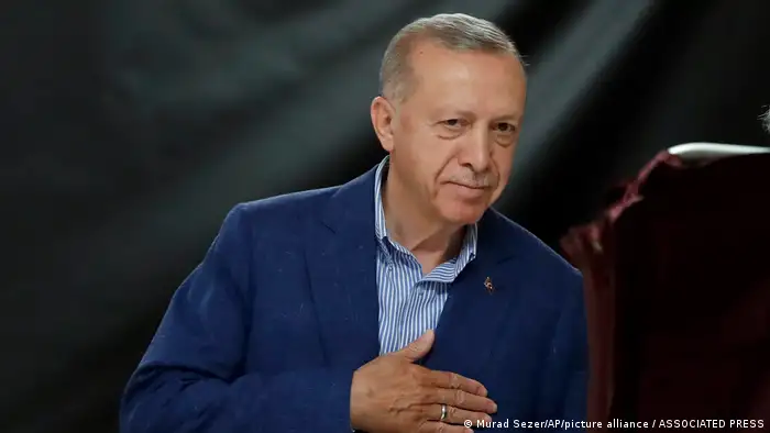 الرئيس التركي أردوغان خلال وصوله مقر التصويت في الانتخابات الرئاسية بإسطنبول في جولة الإعادة التي فاز بها في 28 مايو/ أيار 2023