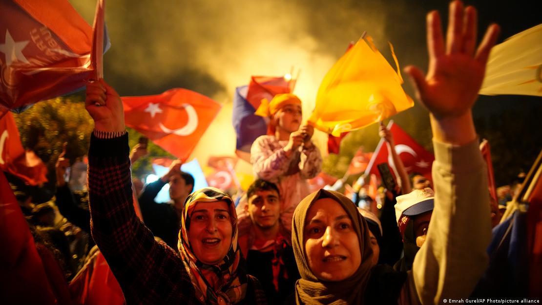 Përkrahës të Erdoganit festojnë