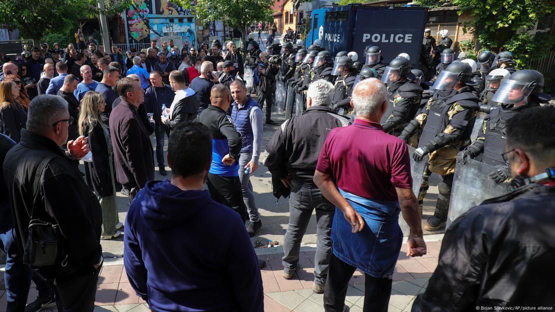 Serbët duan të mësyjnë qendrën komunale në Zveçan, 29 maj 2023