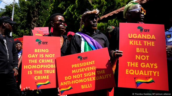 Yoweri Musevini to sign anti-LGBT law Yoweri Musevini to sign anti-LGBT law