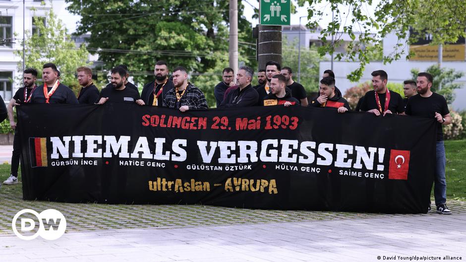 In Deutschland jährt sich der rechtsextreme Angriff in Solingen zum 30. Mal – DW – 29.05.2023