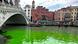 Una extraña aparición: aguas verdes fosforescente corren por el Gran Canal de Venecia. Una extraña aparición: aguas verdes fosforescente corren por el Gran Canal de Venecia.