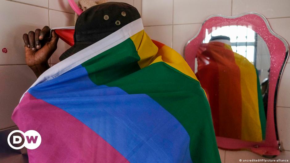 Erstmals Todesstrafe für schwulen Mann in Uganda?
Top-Thema
Weitere Themen