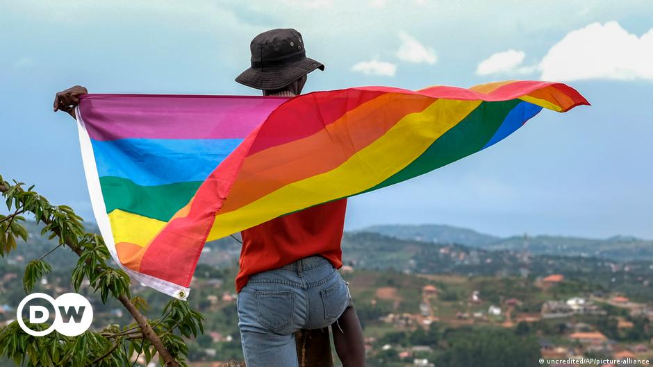 Uproar after Uganda enacts anti-gay law – DW – 05/30/2023