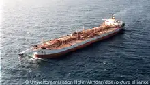Der verwahrloste Öltanker «Safer» liegt seit Jahren vor der Küste. Im Inneren des Tankers befinden sich 1,1 Millionen Barrel Rohöl und damit eine Menge, die das Rote Meer und seine Küsten bei einem Leck oder Unfall über Hunderte Kilometer mit schwarzem Schlick überziehen könnte. Mit einer Konferenz am 11.05.2022 versuchen die Vereinten Nationen im Wettlauf gegen die Zeit, eine drohende Umweltkatastrophe noch zu verhindern. (zu dpa-Korr Schwimmende Zeitbombe: Vor Küste des Jemen droht eine Ölpest) +++ dpa-Bildfunk +++