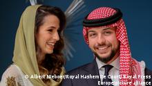 El príncipe heredero Hussein bin Abdalá junto a su esposa Rajwa al Saif.