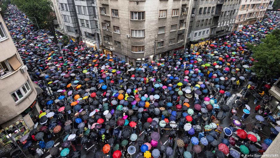 Protesti protiv nasilja u Srbiji trajali su dugo posle masovnih ubistava početkom maja 2023.