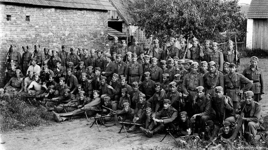 Pripadnici ustaške vojske iz sastava Poglavnikovog tjelesnog zdruga (snimljeno negde u Hrvatskoj 1945.)