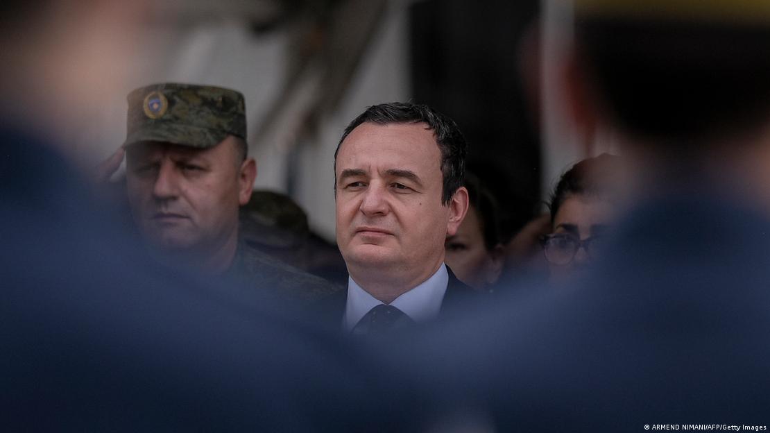Неформалната посета на косовскиот премиер Албин Курти на Скопје и на Тетово продолжува да ги бранува духовите