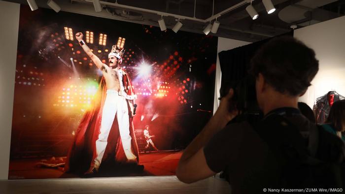 Cartelera del concierto de Freddie Mercury.