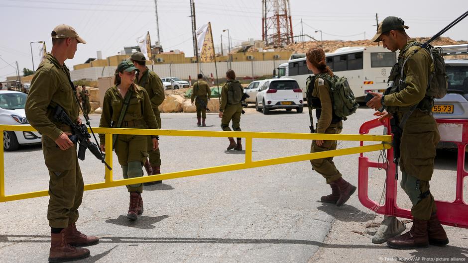 Israeli soldiers killed in Egypt border shooting: army