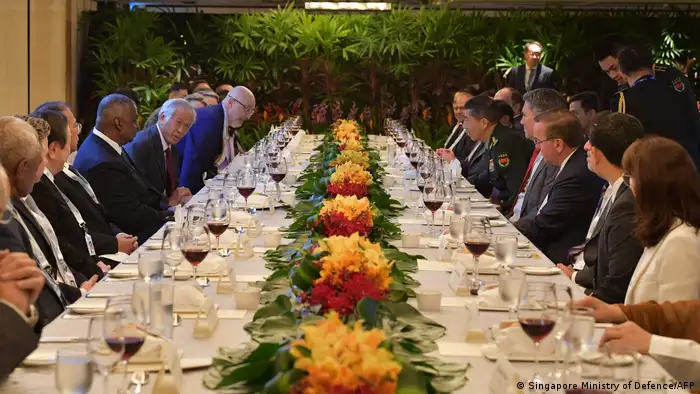 美国防长奥斯汀、中国防长李尚福等在香格里拉对话会晚宴上