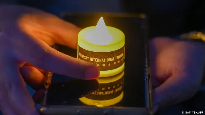 台北六四34週念紀念活動現場以電子蠟燭作為悼念象徵。