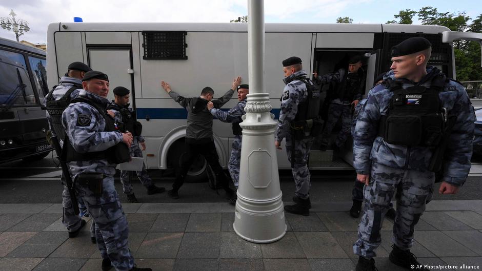 На мітингу в Москві кричали "Геть царя" і "Ні репресіям": затримали десятки людей
