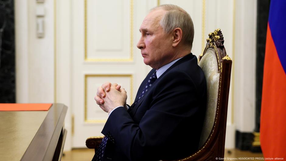 Russian TV and radio stations hacked with fake Putin message