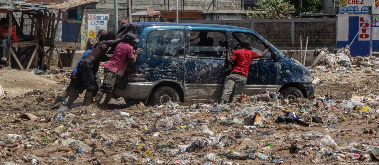 Более 40 человек погибли в Гаити из-за наводнений – DW – 06.06.2023