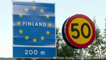 Das Grenzschild zur Europäischen Union von Schweden nach Finnland (Finland) bei Övertorneå (Norrbottens län), aufgenommen am 29.07.2016. Foto: Peter Endig
