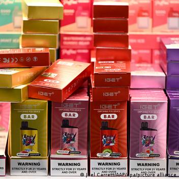 Australia cracks down on single-use vaping devices