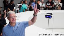 تيم كوك، الرئيس التنفيذي لشركة آبل، في مؤتمر المطورين العالمي لشركة آبل (WWDC) 5 يونيو حزيران 2023