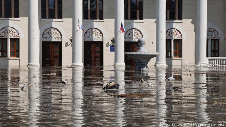 Imagen de las inundaciones en Nova Kajovka, divulgadas por la agencia rusa TASS.