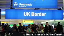 Heathrow Airport border delays. EMBARGOED TO 0001 MONDAY AUGUST 13 File photo dated 22/07/15 of passengers going through the UK Border at Terminal 2 of Heathrow Airport. Issue date: Monday August 13, 2018. See PA story AIR Heathrow. Photo credit should read: Steve Parsons/PA Wire URN:37990664