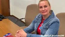 6. Juni, Amts- Landesgericht Köln
Elena Kolbasnikova, ukrainische proputinsche Aktivistin im Gerichtsaal. Das Kölner Amtsgericht verurteilte die arbeitslose Aktivistin am 6. Juni zu 900 Euro Geldstrafe