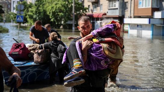 Ukraine updates: Kakhovka dam flooding to immerse more areas – DW – 06 ...