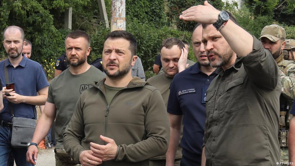 Ukraine updates: Zelenskyy says help needed after dam breach – DW – 06/08/2023 - Vimarsana News