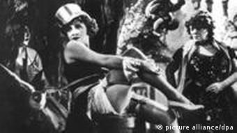 Marlene Dietrich Der blaue Engel Film: Dietrich in Strapsen und Zylinder