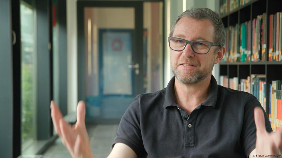 Prof. Matthias Weidemüller speaks to reporters in Heidelberg Prof. Matthias Weidemüller speaks to reporters in Heidelberg