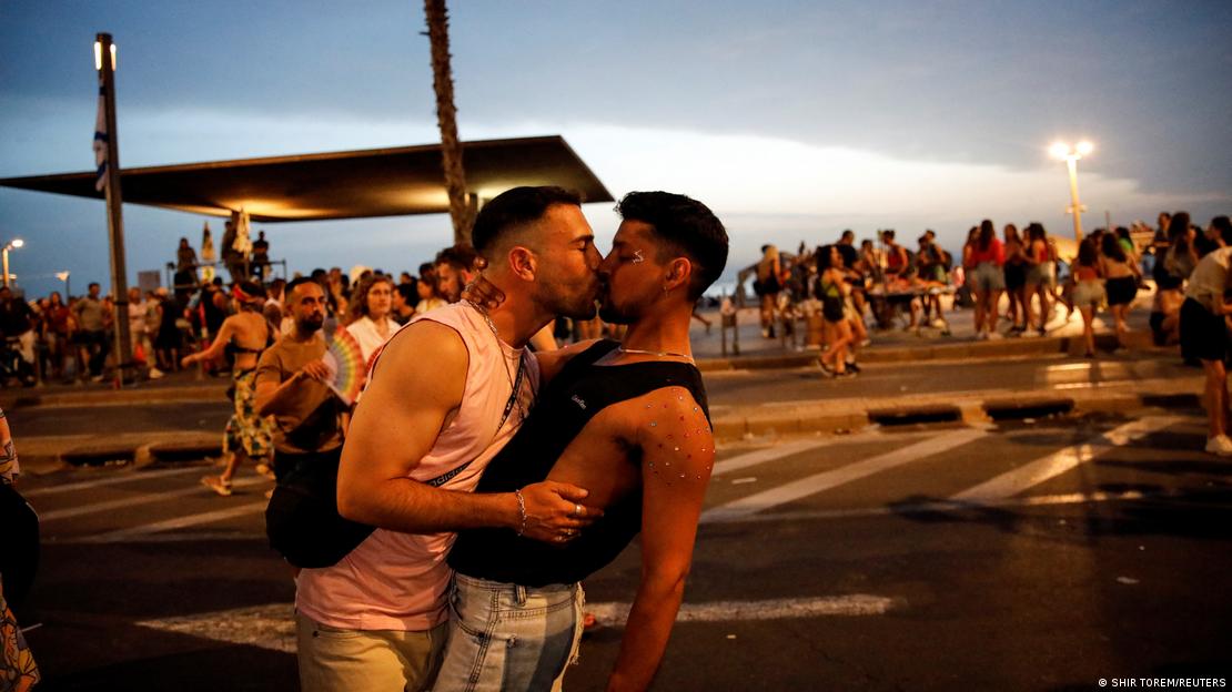 Sondaggio: Non pochi si sentono infastiditi dall'omosessualità dimostrata pubblicamente