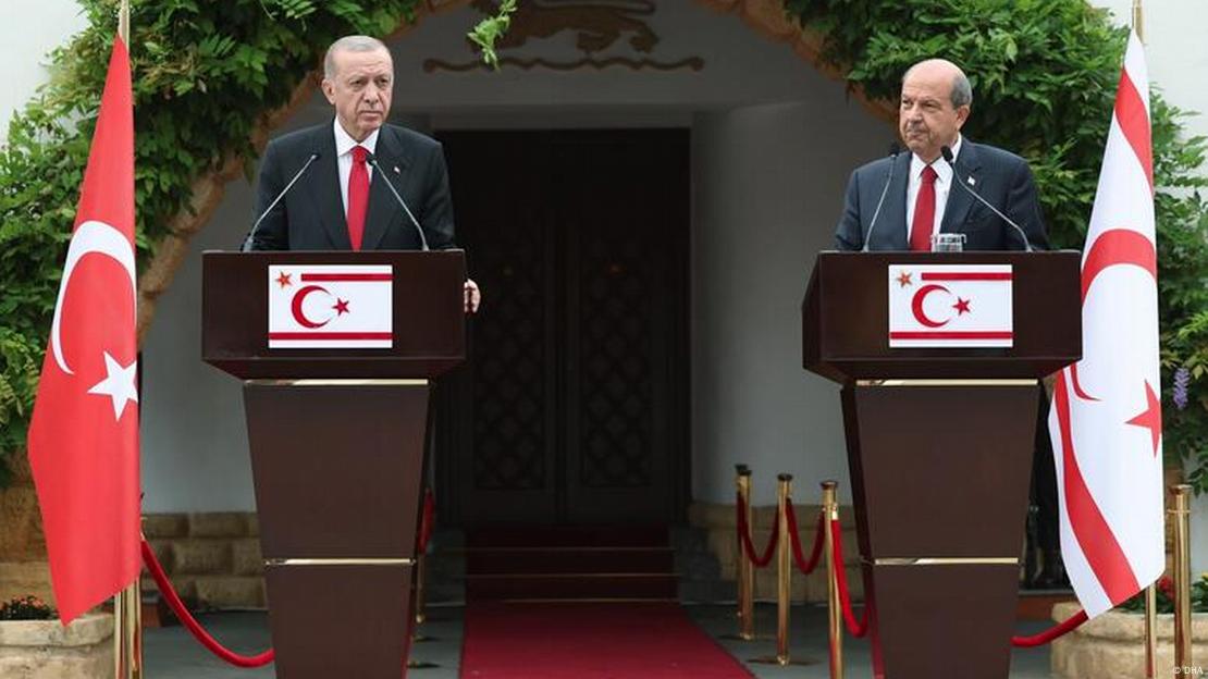 Cumhurbaşkanı Recep Tayyip Erdoğan ve sadece Türkiye'nin tanıdığı Kuzey Kıbrıs Türk Cumhuriyeti’nin (KKTC) Cumhurbaşkanı Ersin Tatar.