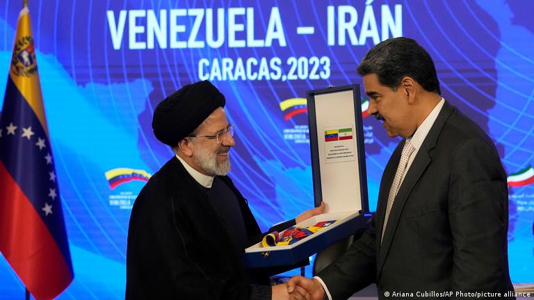 تصویری از مادورو و رئیسی