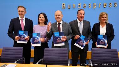 German Government Presents First National Security Strategy – DW – 06 ...