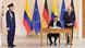 El presidente de Colombia Gustavo Petro se registra en el libro de la sede de la Presidencia de Alemania de Frank-Walter Steinmeier El presidente de Colombia Gustavo Petro se registra en el libro de la sede de la Presidencia de Alemania de Frank-Walter Steinmeier