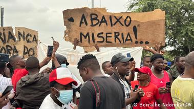 Angolan police crack down on fuel hike protests