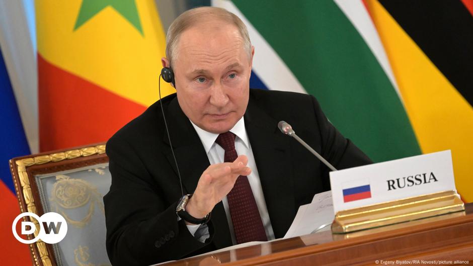 Vladimir Putin kembali menyalahkan Barat – DW – 18 Juni 2023