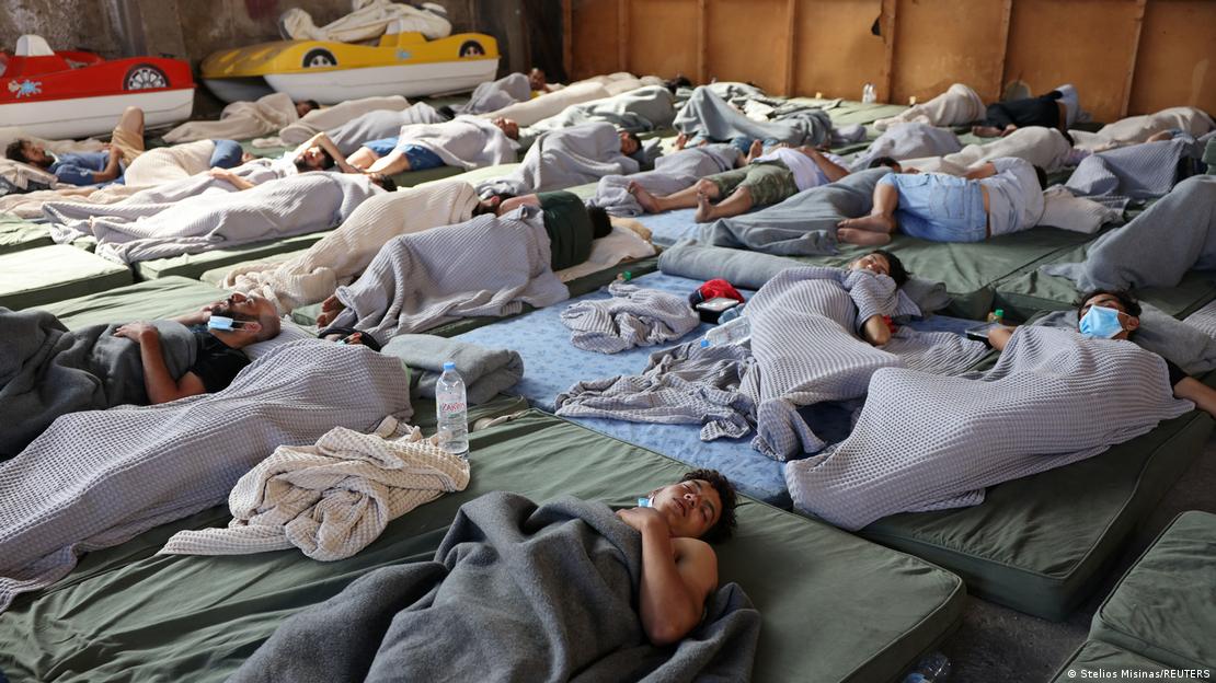 Preživjeli migranti u prihvatilištu u Kalamati